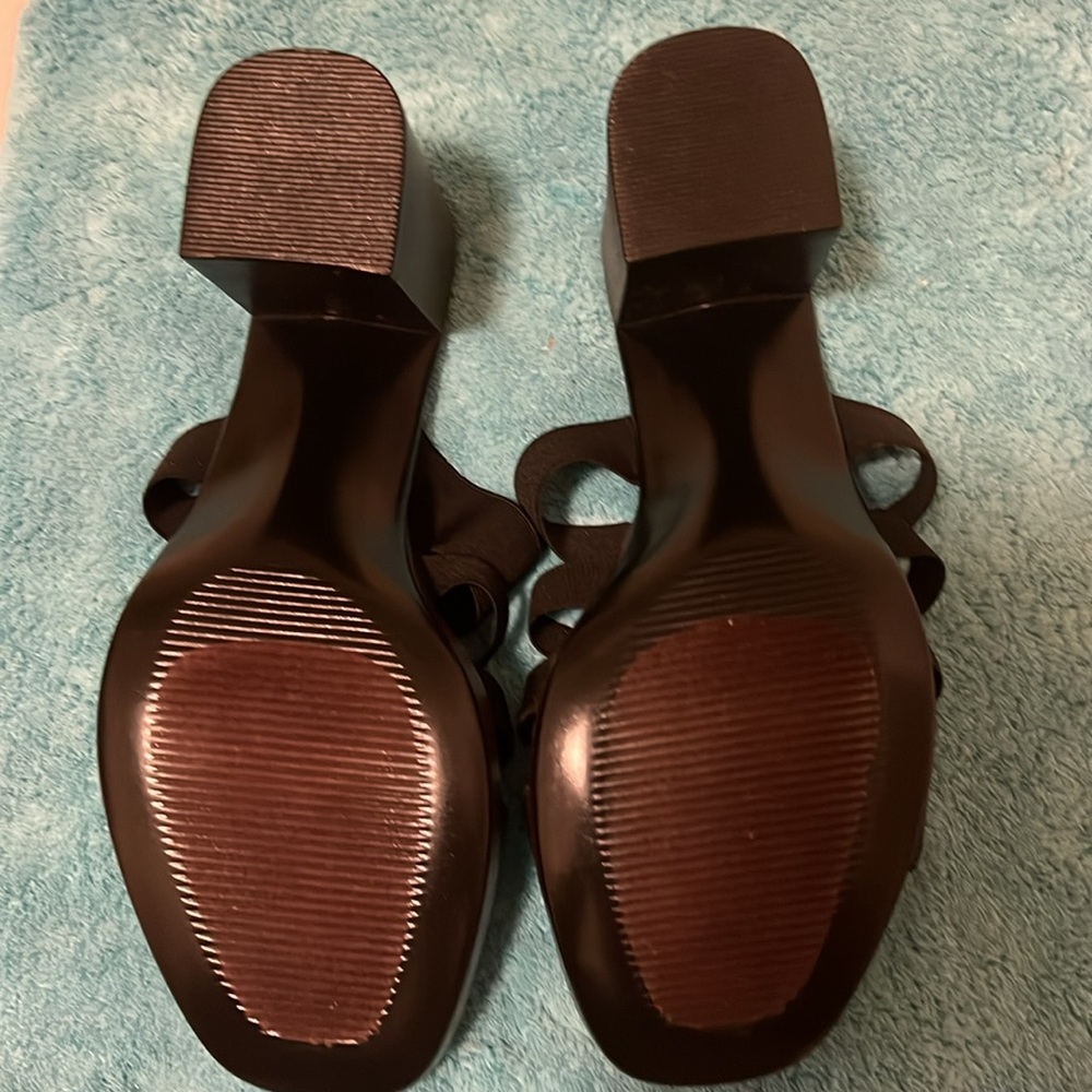 Italian Shoemakers Women's Black Strappy Wedge Sandals Stretchy, Size 8 new - Picture 4 of 4